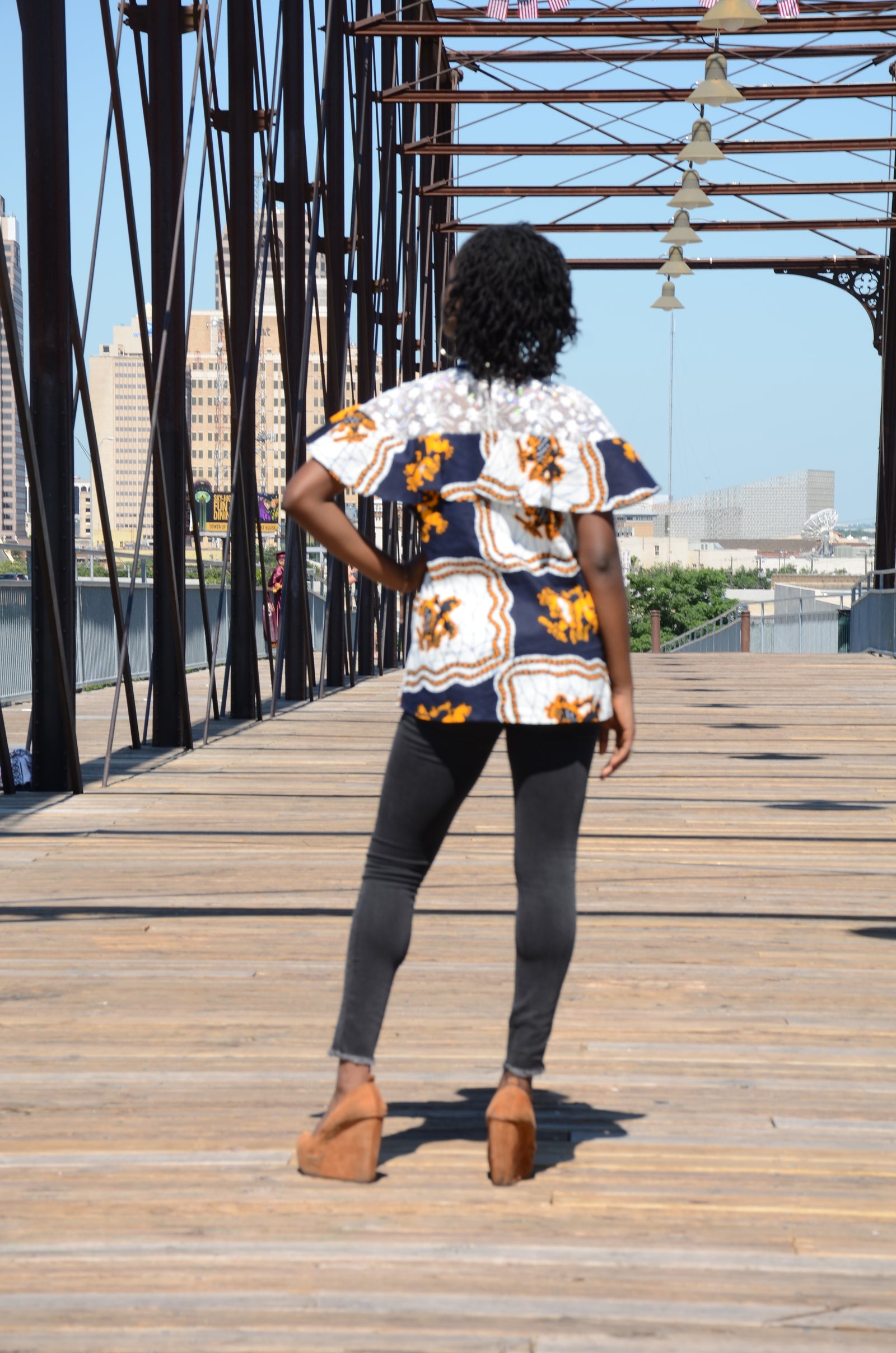 Nanila mock-neck lace ruffle blouse ( Dark blue/Cream/Yellow)